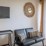 Appartement New! Sea View - Beachfront Living In Cannes, Boulevard Du Midi - Nouveau! Vue Mer, Face à La Plage, Les Pieds Dans L'eau