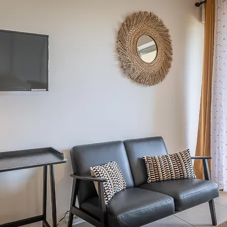 Apartment New! Sea View - Beachfront Living In Cannes, Boulevard Du Midi - Nouveau! Vue Mer, Face A La Plage, Les Pieds Dans L'eau