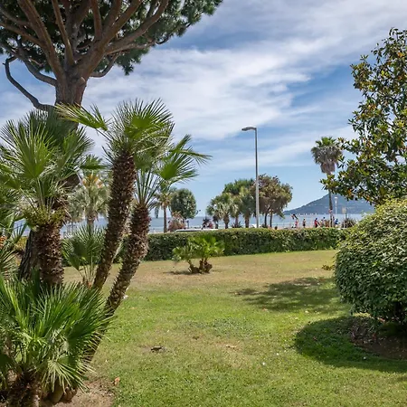 New! Sea View - Beachfront Living In Cannes, Boulevard Du Midi - Nouveau! Vue Mer, Face A La Plage, Les Pieds Dans L'eau Apartment