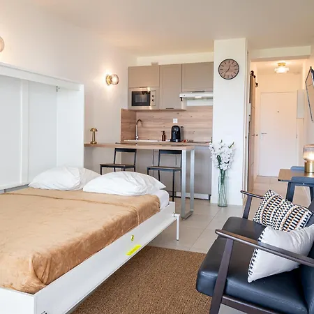 아파트 Sea View - Beachfront Living In Cannes, Boulevard Du Midi - Vue Mer, Face A La Plage, Les Pieds Dans L'eau, Parking