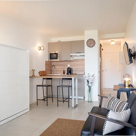 Sea View - Beachfront Living In Cannes, Boulevard Du Midi - Vue Mer, Face A La Plage, Les Pieds Dans L'eau, Parking 아파트 칸느