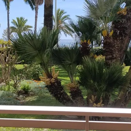 New! Sea View - Beachfront Living In Cannes, Boulevard Du Midi - Nouveau! Vue Mer, Face A La Plage, Les Pieds Dans L'eau Lägenhet Cannes
