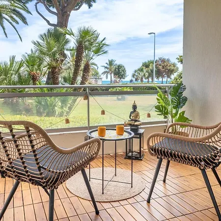 Apartment New! Sea View - Beachfront Living In Cannes, Boulevard Du Midi - Nouveau! Vue Mer, Face A La Plage, Les Pieds Dans L'eau *